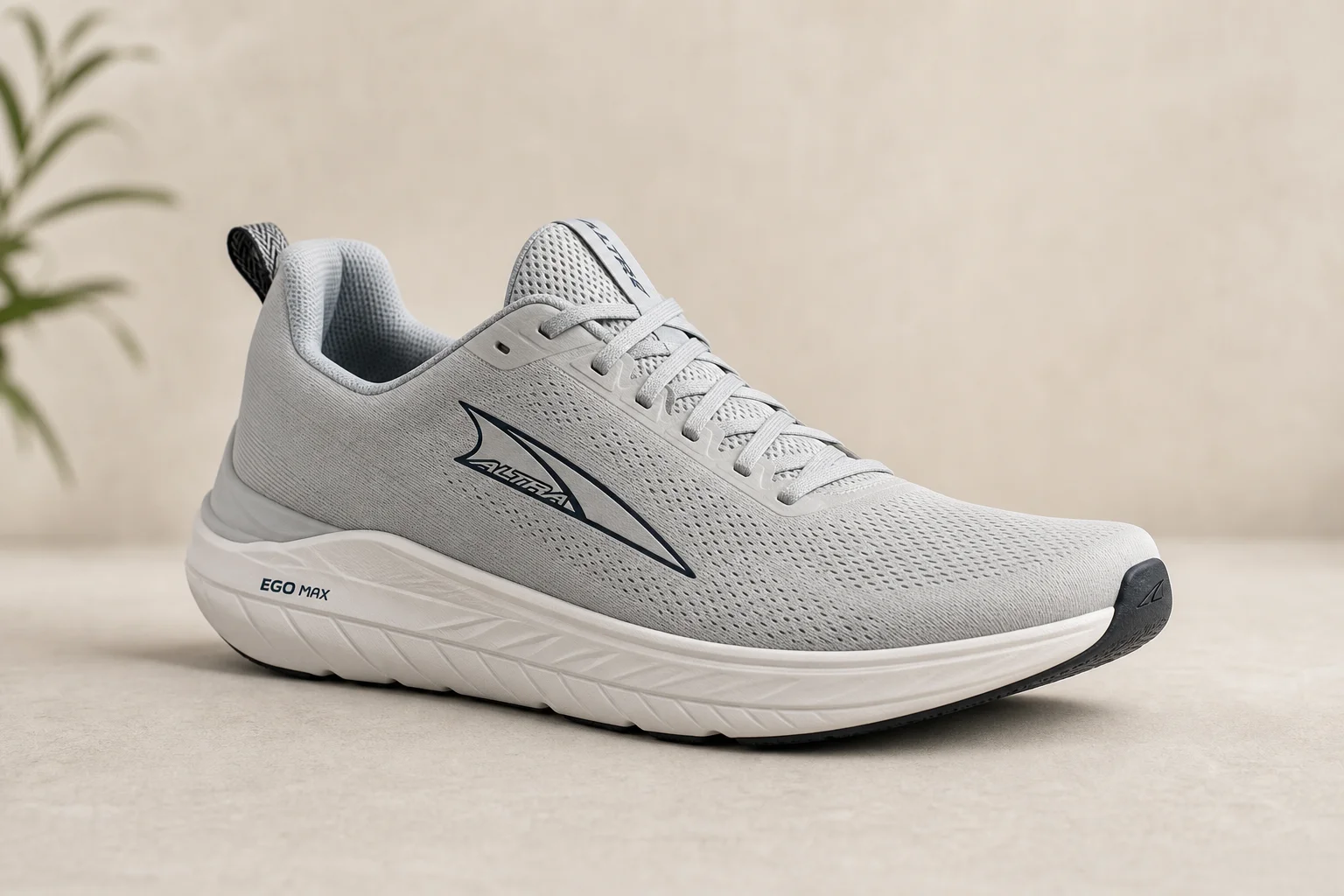 Sammlung von fünf verschiedenen Schuhtypen, die Barfuß-, Minimal-, Zero-Drop- und natürlich geformte Designs zeigen