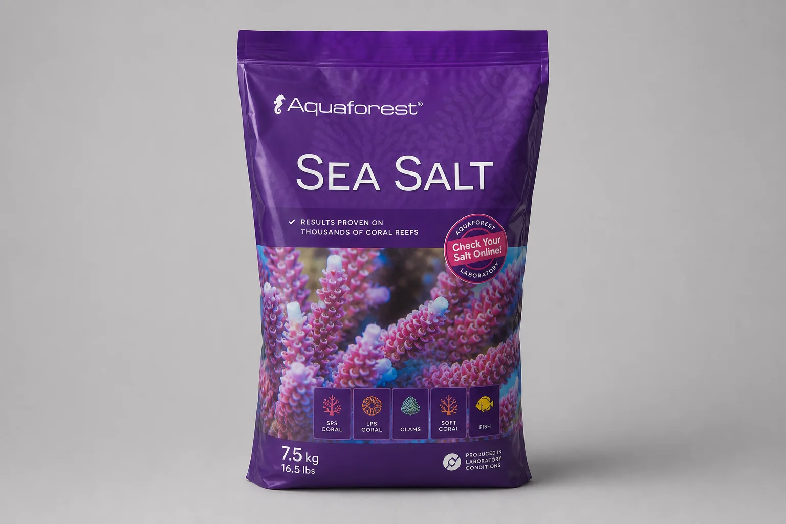 Drei Aquaforest Salzbeutel auf einer Betonoberfläche präsentiert