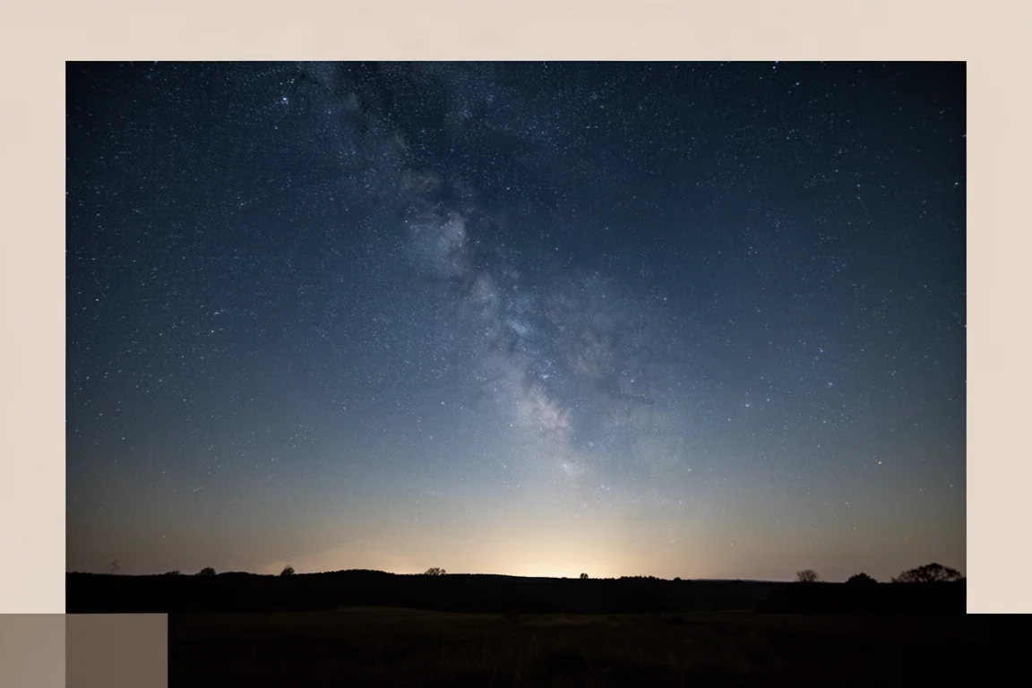 廣角夜空下的地平線剪影與隱約可見的星點