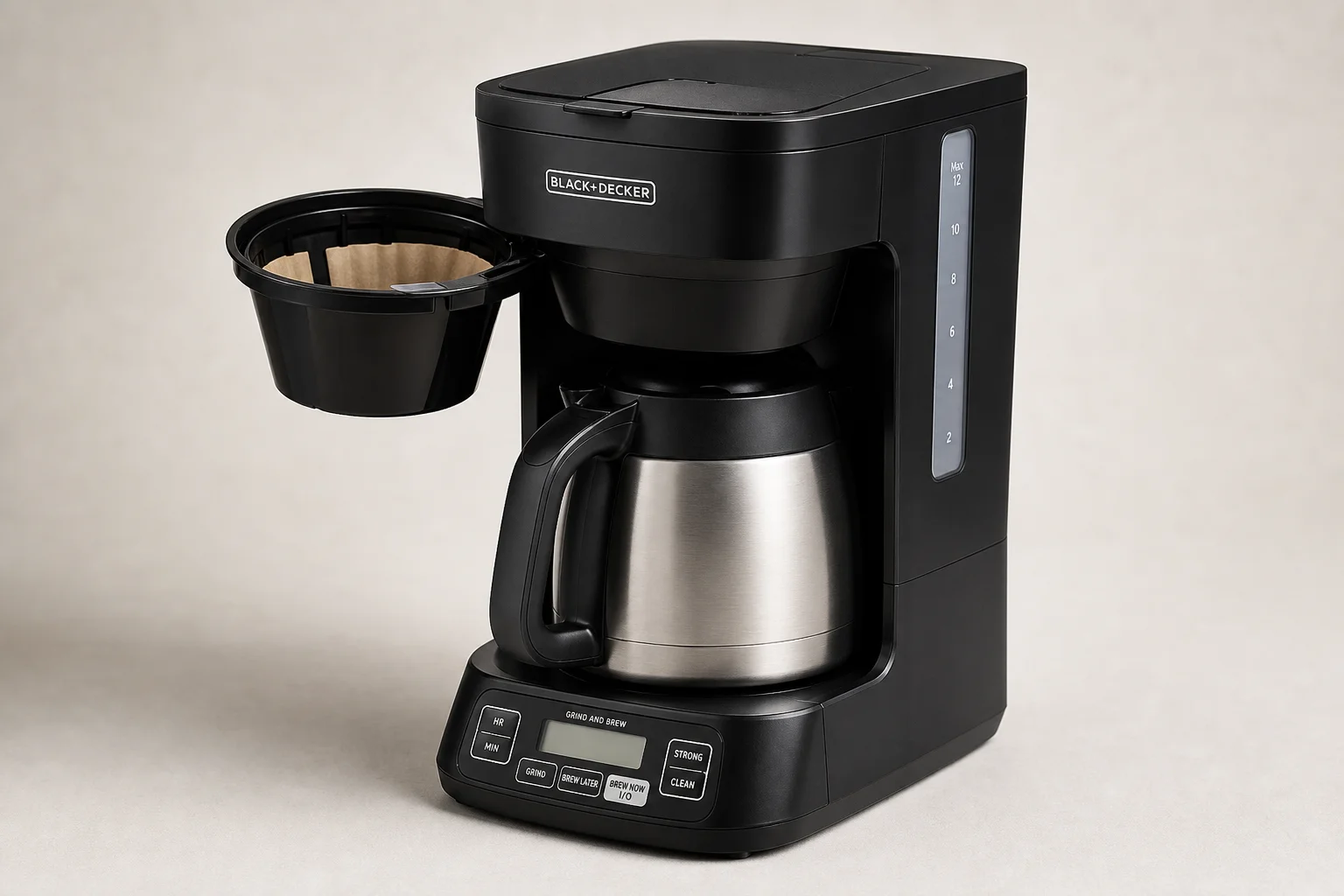 Cinque macchine da caffè disposte in fila su una superficie in cemento