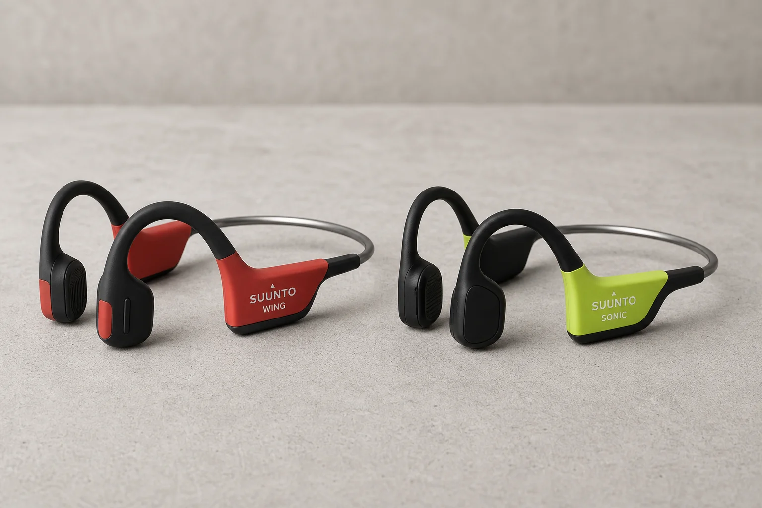 放置於水泥地面的 Suunto Wing 與 Sonic 骨傳導耳機