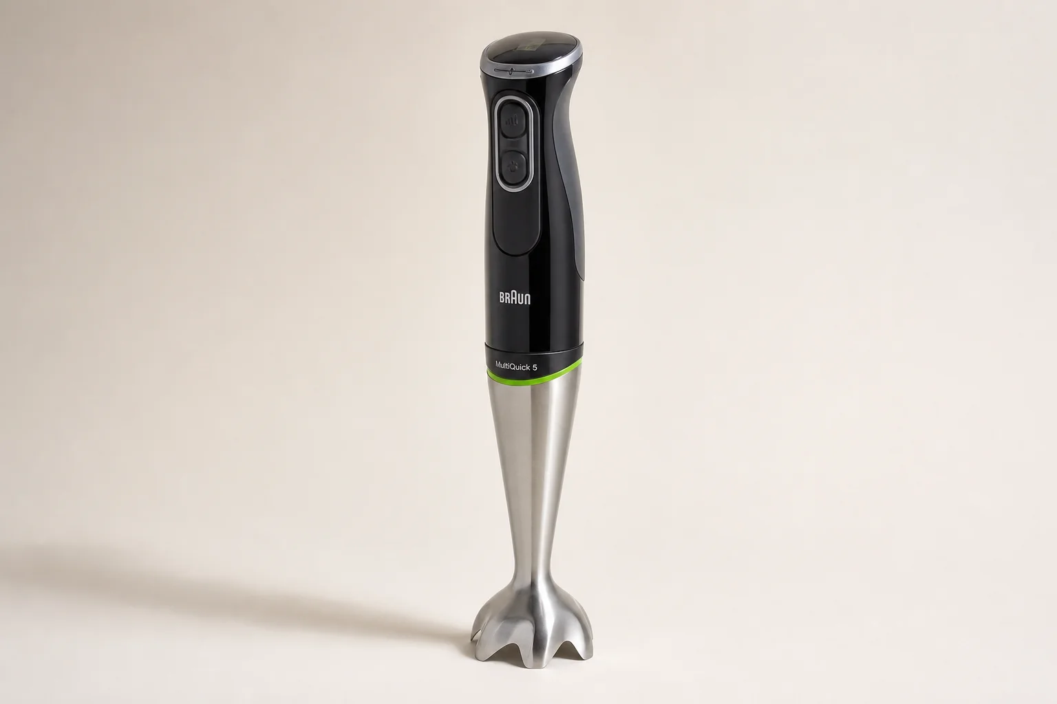 Stabmixer aus Edelstahl mit ergonomischem Griff und 4-flügeligem Messereinsatz