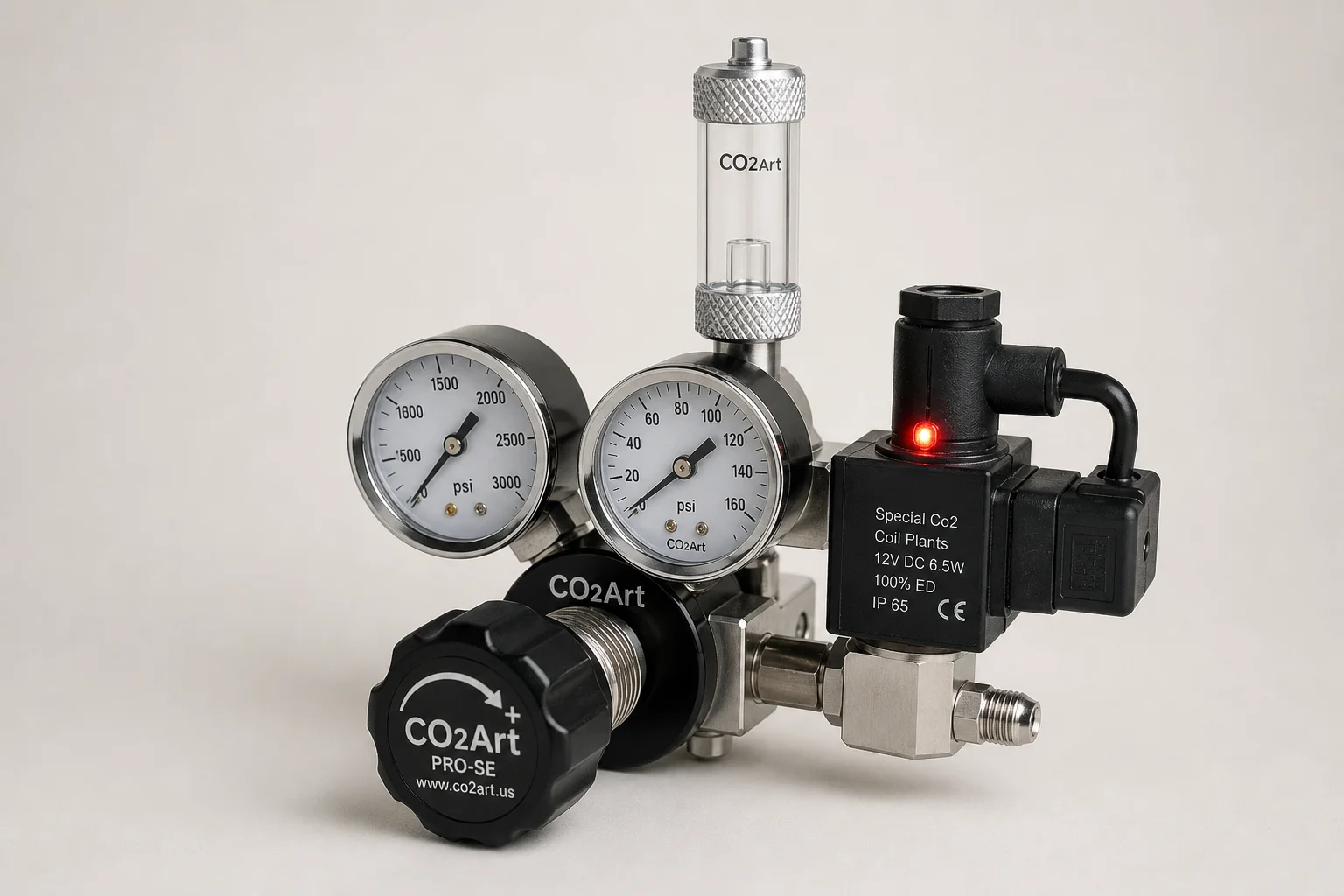 レギュレーター、ボンベ、ディフューザー、監視機器で構成されたCO2システムのセットアップ全体図