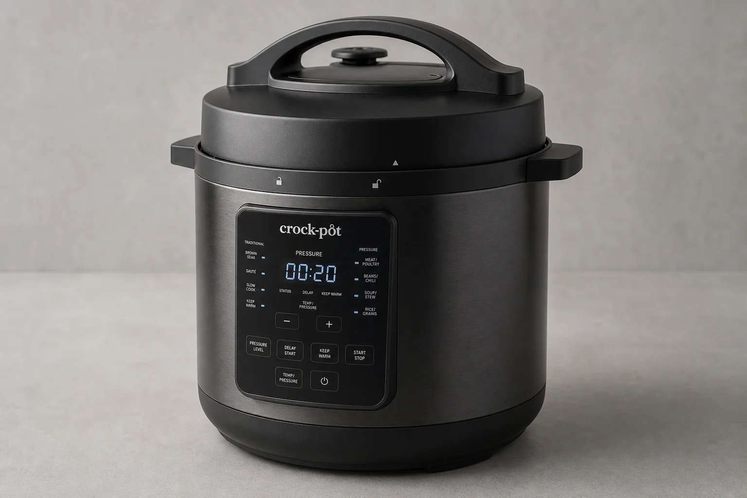並べて置かれたInstant Pot Pro 8クォートとCrock-Pot Express Crock XLマルチクッカー