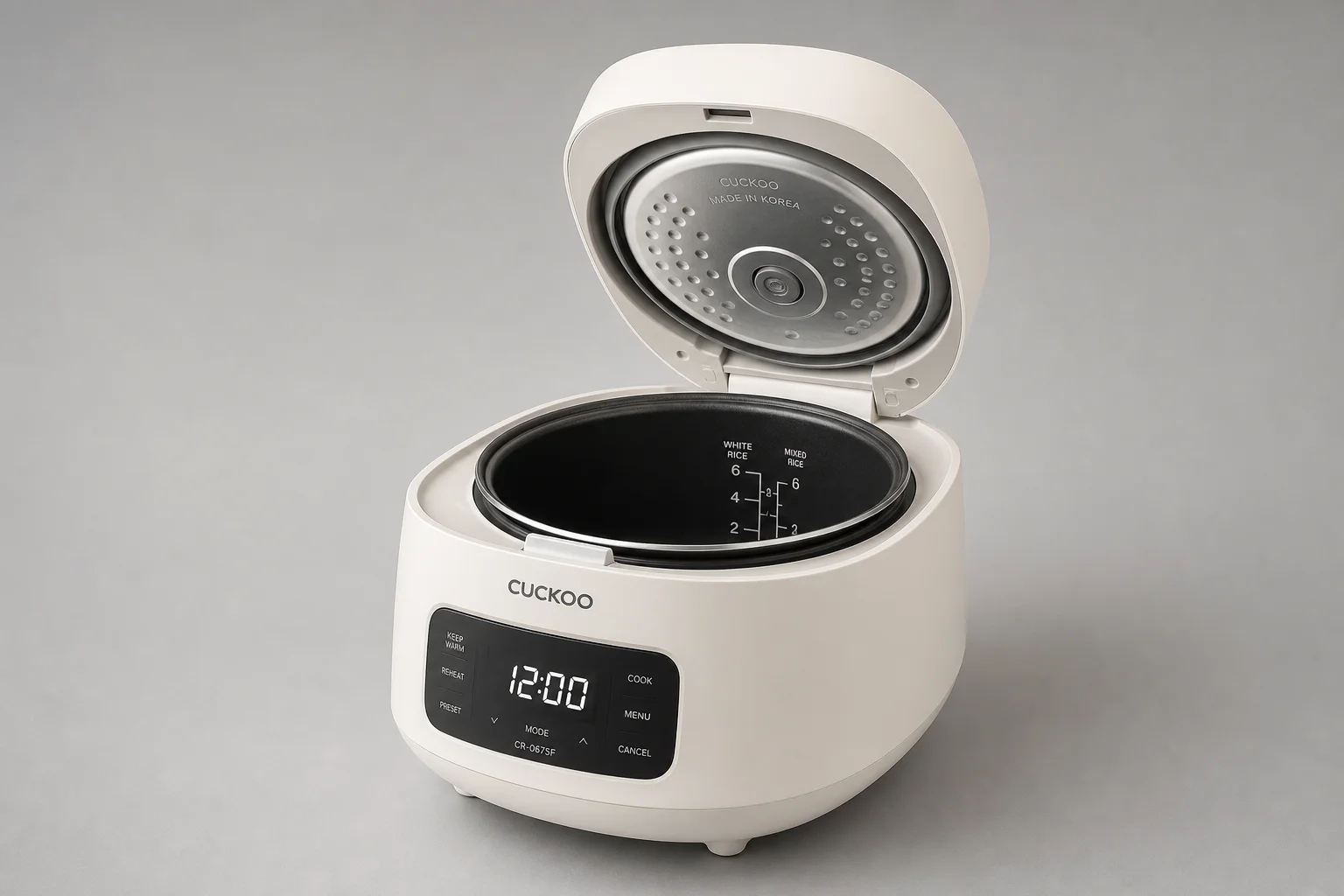 コンクリートの上に並べられた、サイズと機能が異なる4台のCuckoo炊飯器