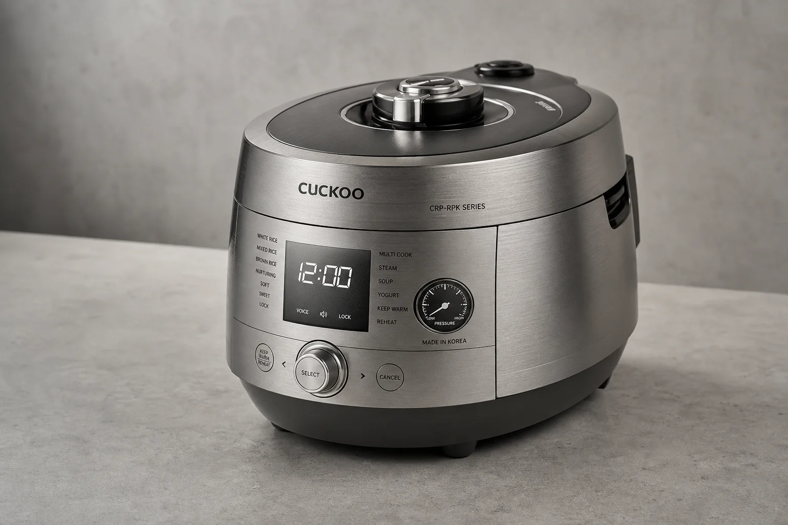 コンクリートの上に並べられた、サイズと機能が異なる4台のCuckoo炊飯器