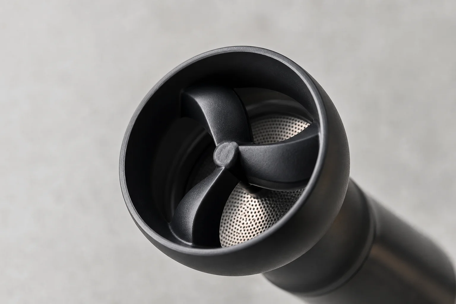 Close-up of the DREO BaristaMaker's impeller tip with three blades and mesh bottom