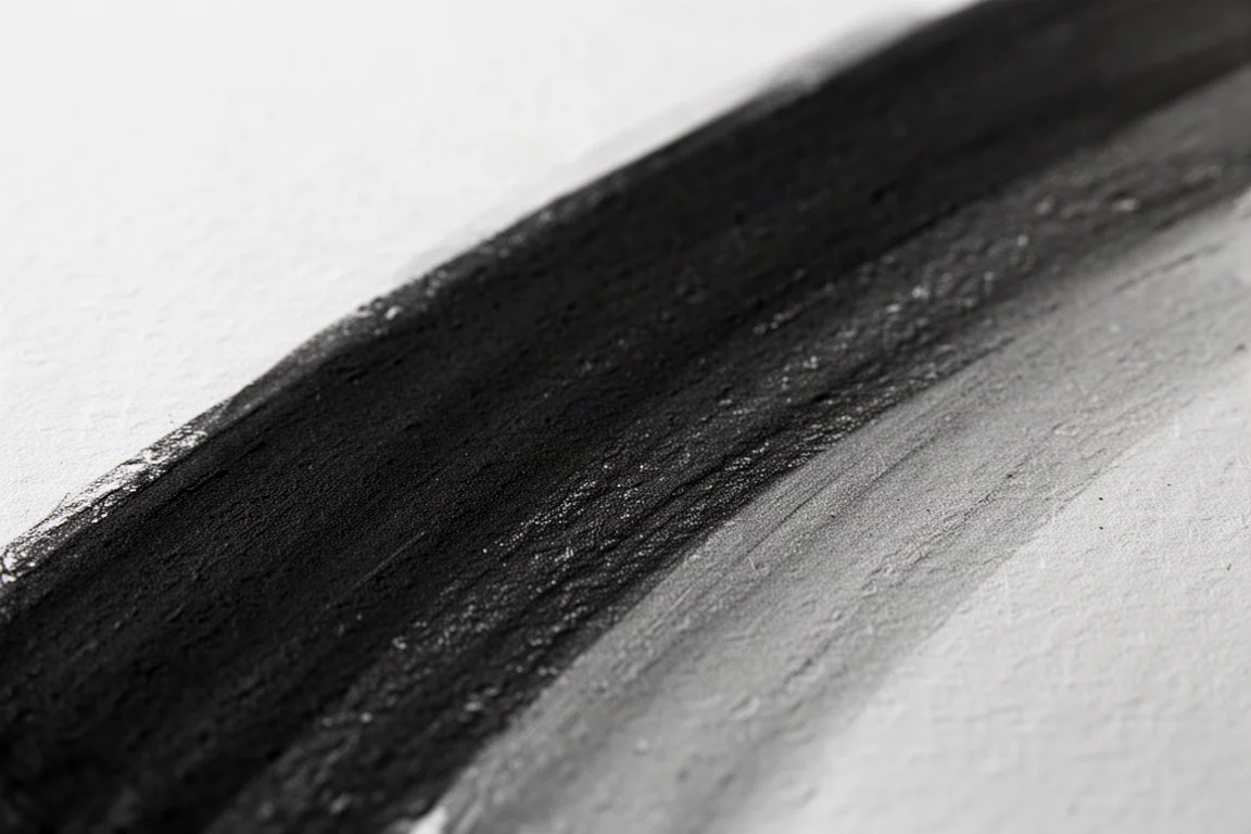 テクスチャーのある画用紙に描かれた濃い黒のグラファイト陰影のクローズアップ