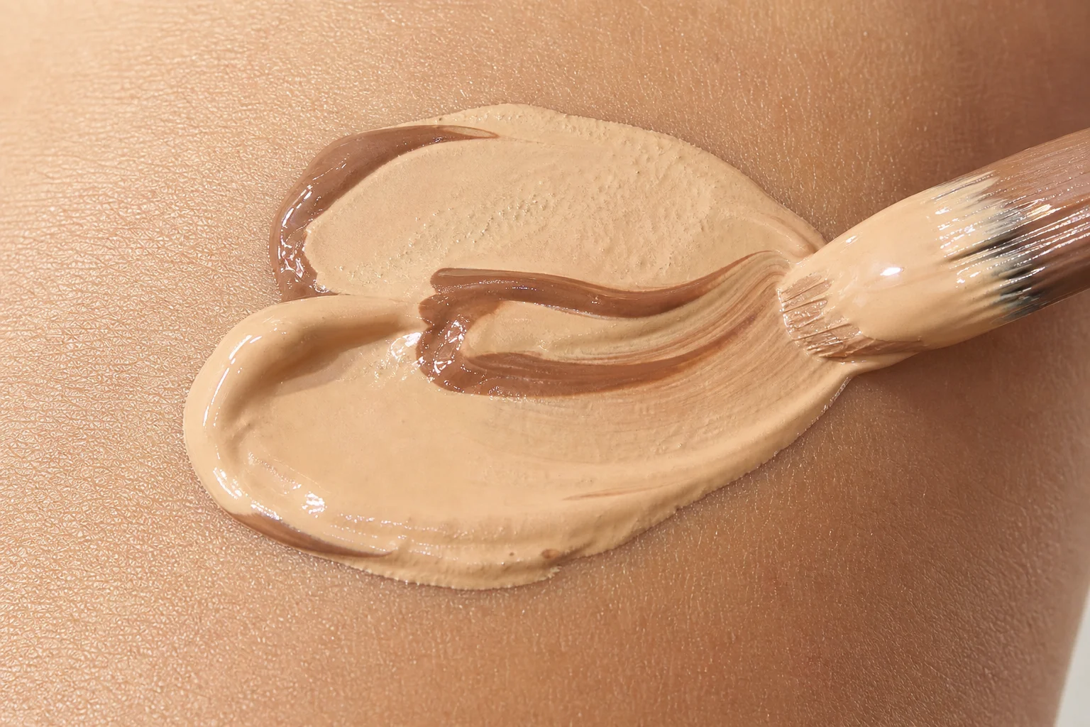 Foundation mixing demonstration showing two shades blended together