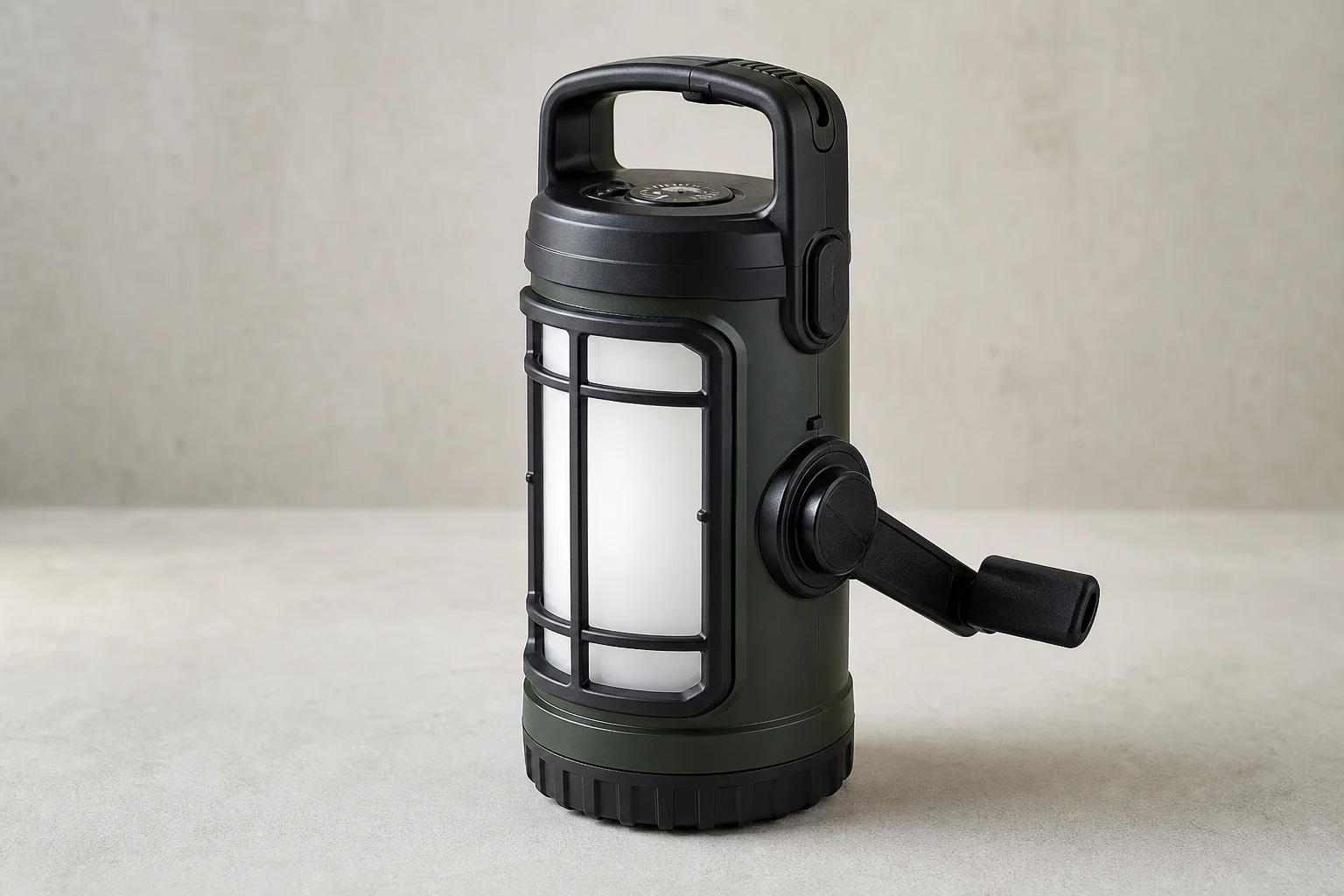 Sammlung von 12 wiederaufladbaren Campinglaternen auf neutralem Hintergrund, die verschiedene Designs und Größen zeigen