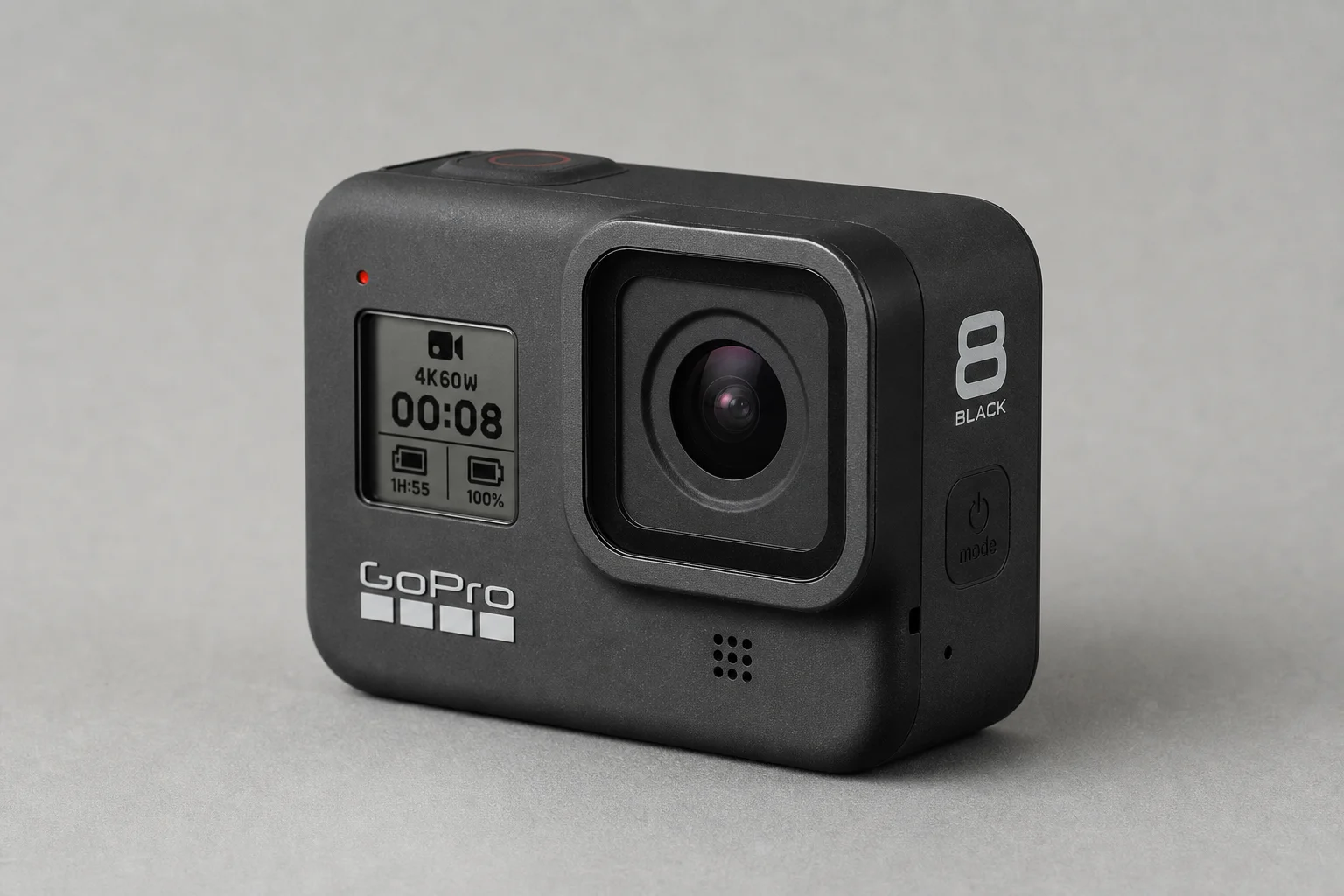 Caméras d'action Akaso EK7000 et GoPro Hero 8 Black posées sur une surface en béton