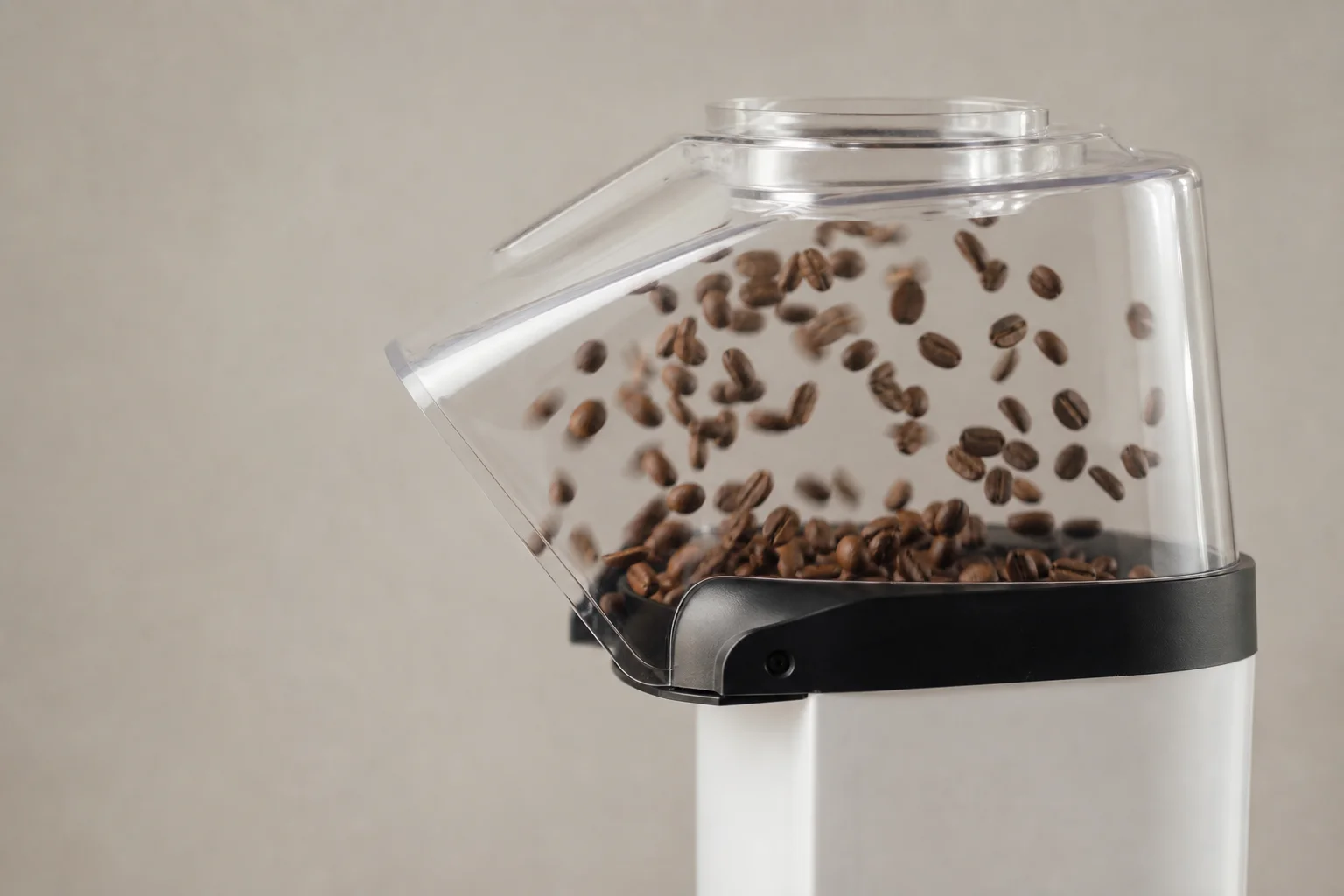 Electric popcorn popper with hot air circulation roasting coffee beans
