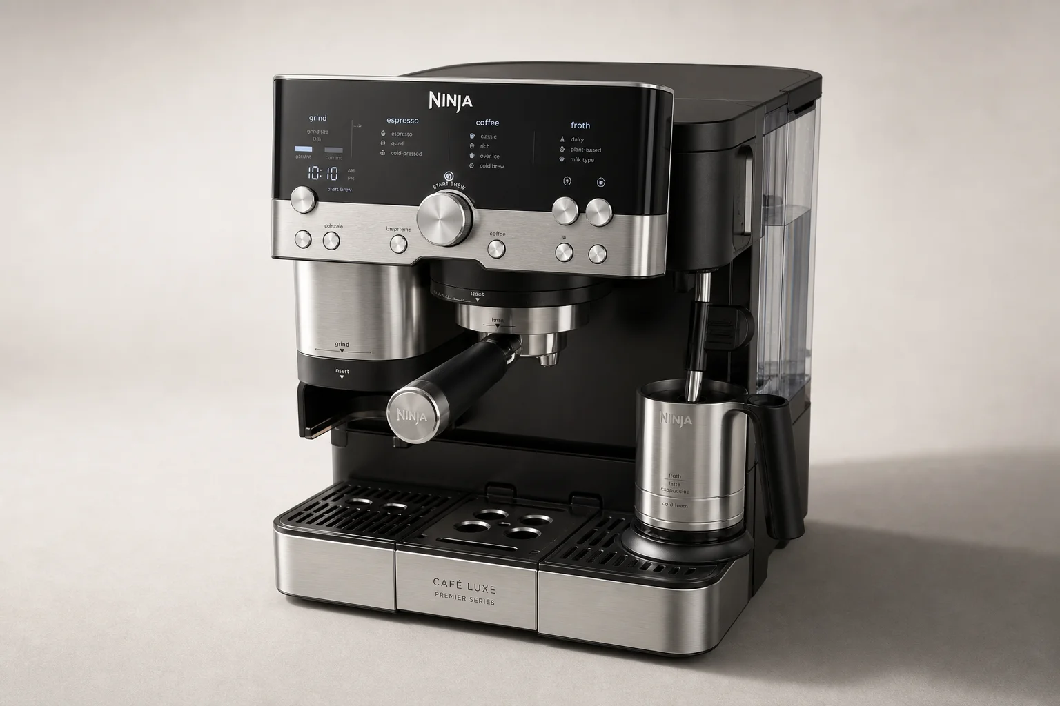 Ninja Cafe Luxe Premier Series 濃縮咖啡機，置於中性背景前