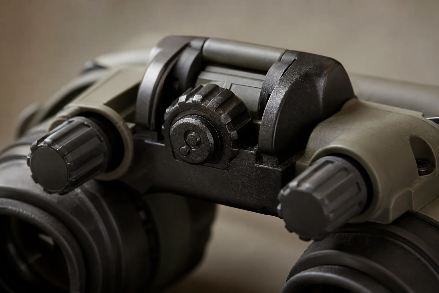 Close-up of adjustable diopter knob and interpupillary distance controls