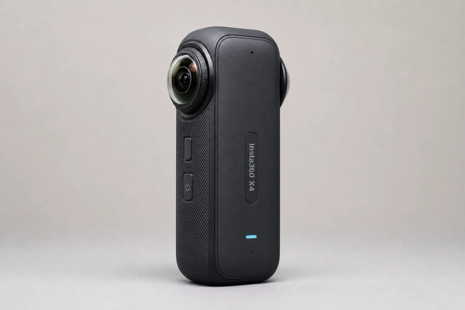 Quattro action camera mostrate su uno sfondo neutro che evidenziano diversi fattori di forma e dimensioni