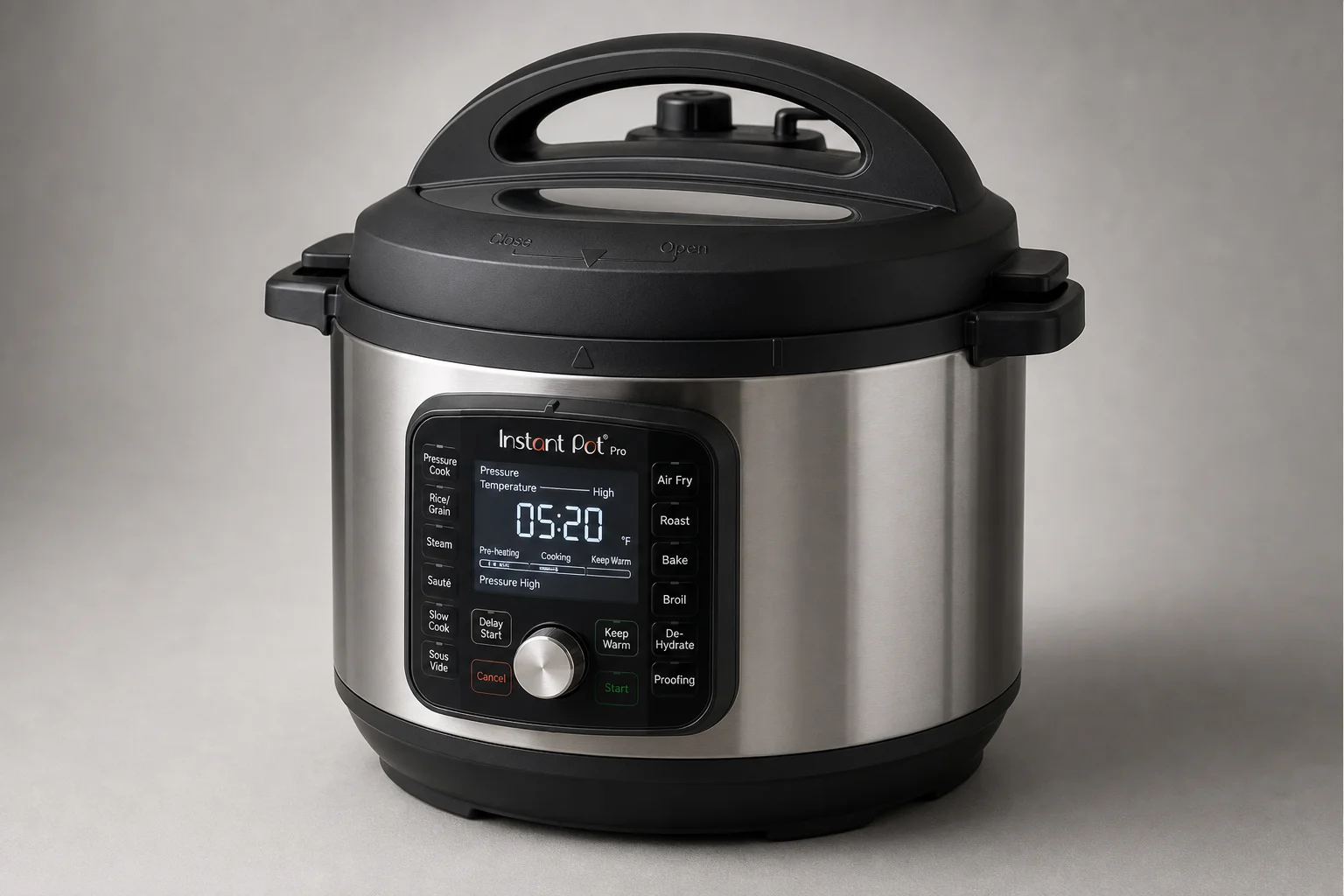 Instant Pot Pro 8-Quart und Crock-Pot Express Crock XL Multikocher nebeneinander