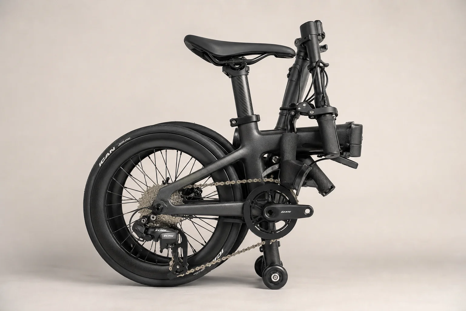 Bicicleta plegable Java Neo3 Carbon con transmisión electrónica en posición plegada
