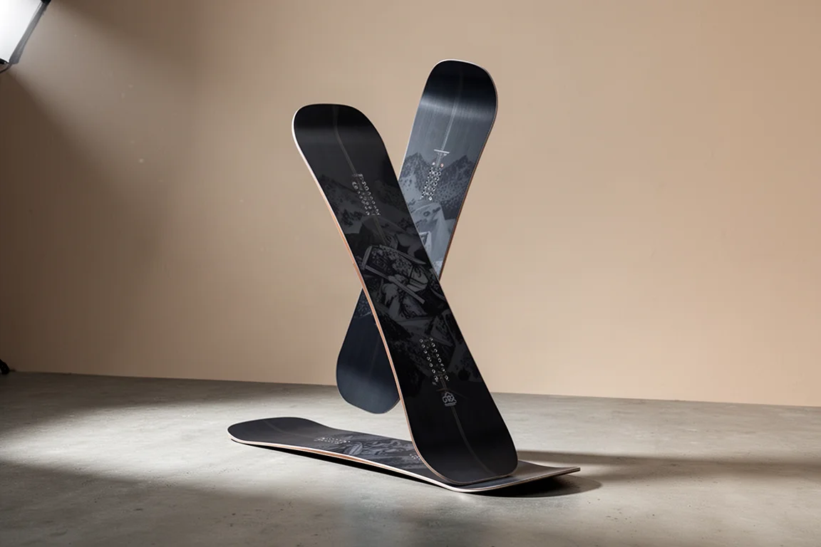 Lib Rasman Snowboard Test: Ein steifer, dämpfender All-Mountain-Freeride-Kracher Titelbild
