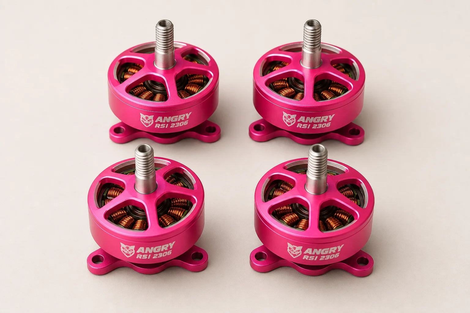 Vollständig montierte 5-Zoll FPV-Freestyle-Drohne mit neon-pinken Motoren und DJI O3 Air Unit