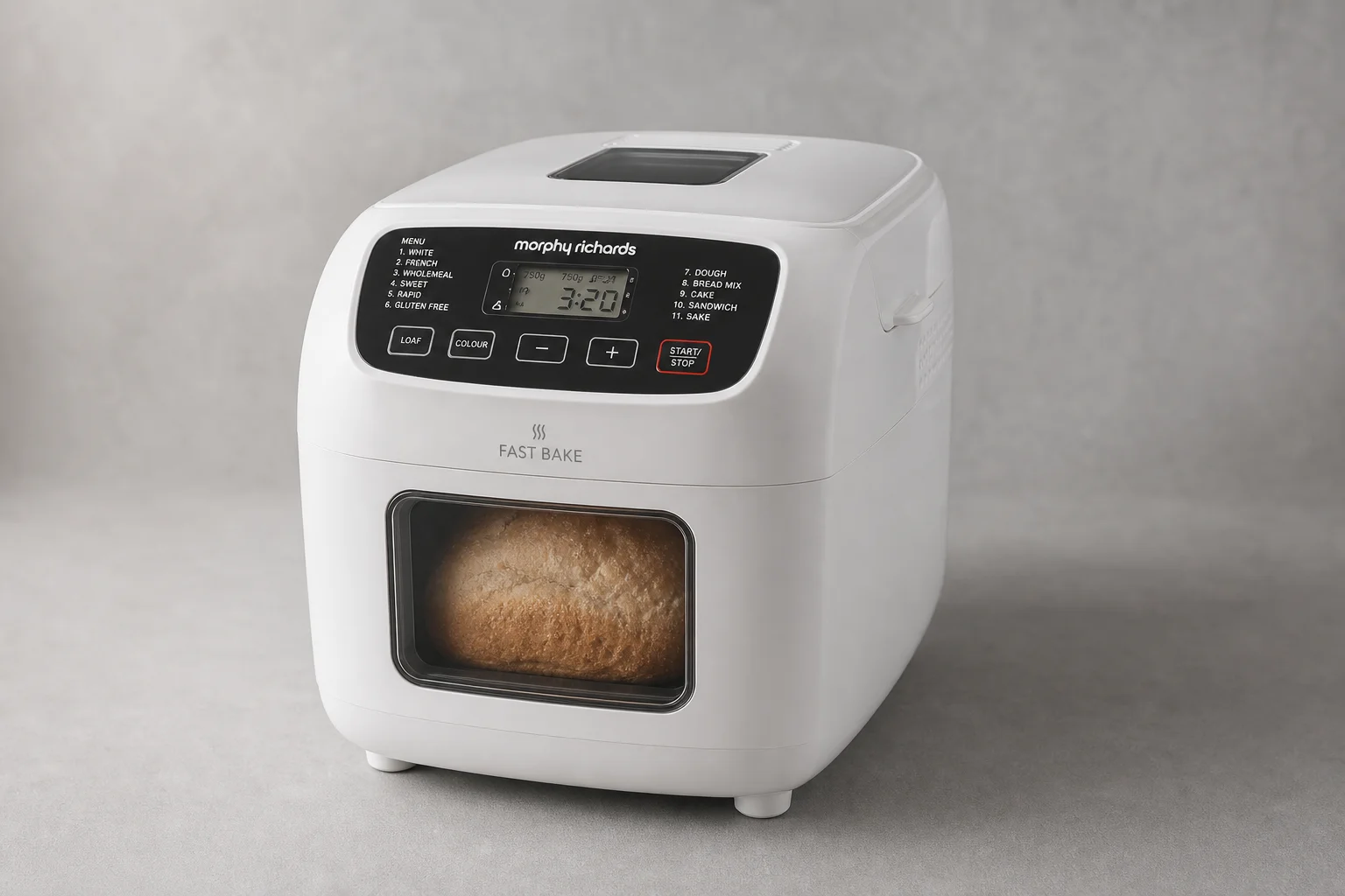 Morphy Richards Fast Bake 與 Panasonic SD-YR2540 麵包機並排展示