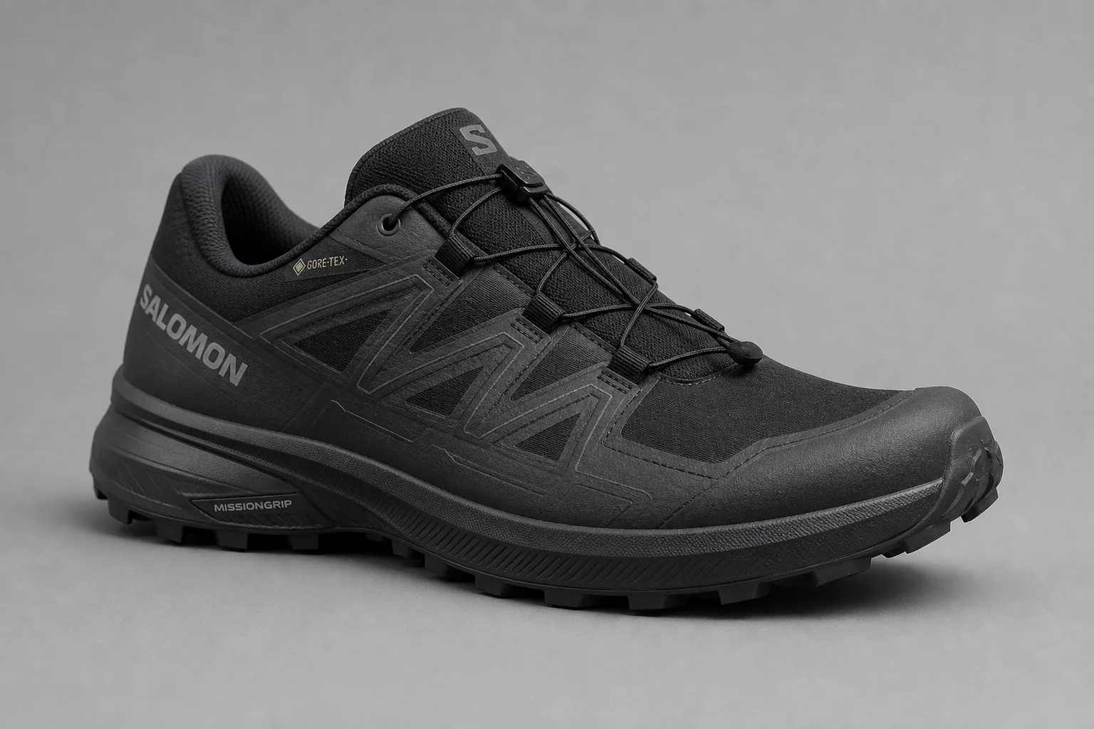 Cinq produits de running hivernal disposés sur du béton : chaussure imperméable, couche de base en mérinos, haut zippé, écouteurs et sachet énergétique