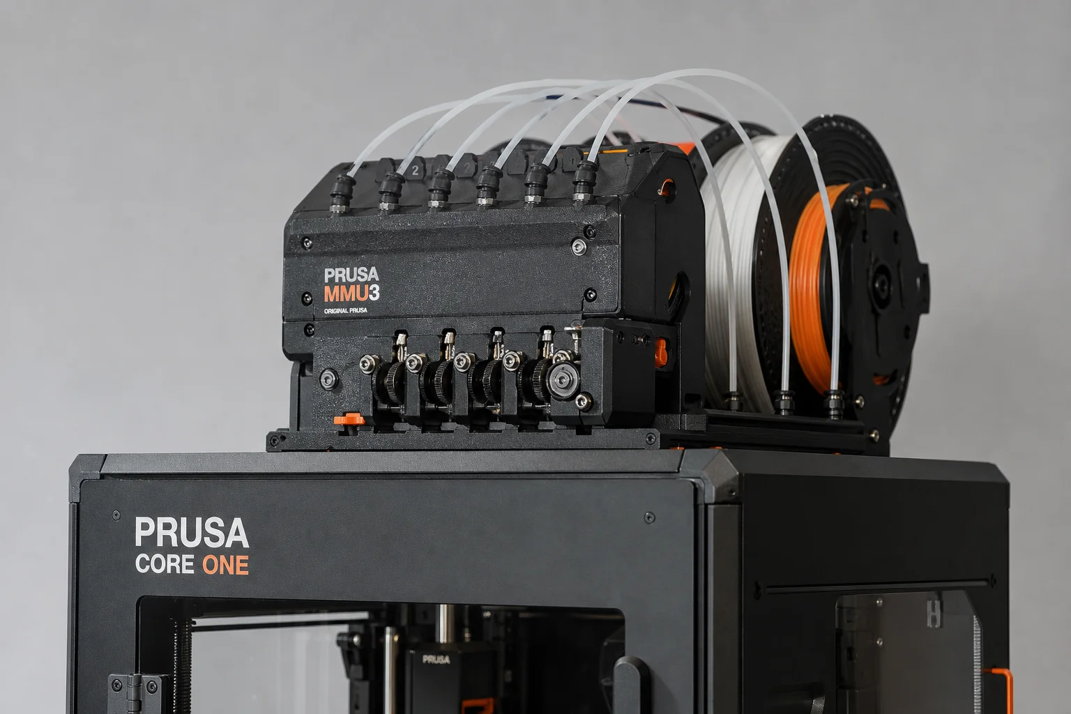MMU3マルチカラーアップグレードとフィラメントスプールを装着したPrusa Core One 3Dプリンター