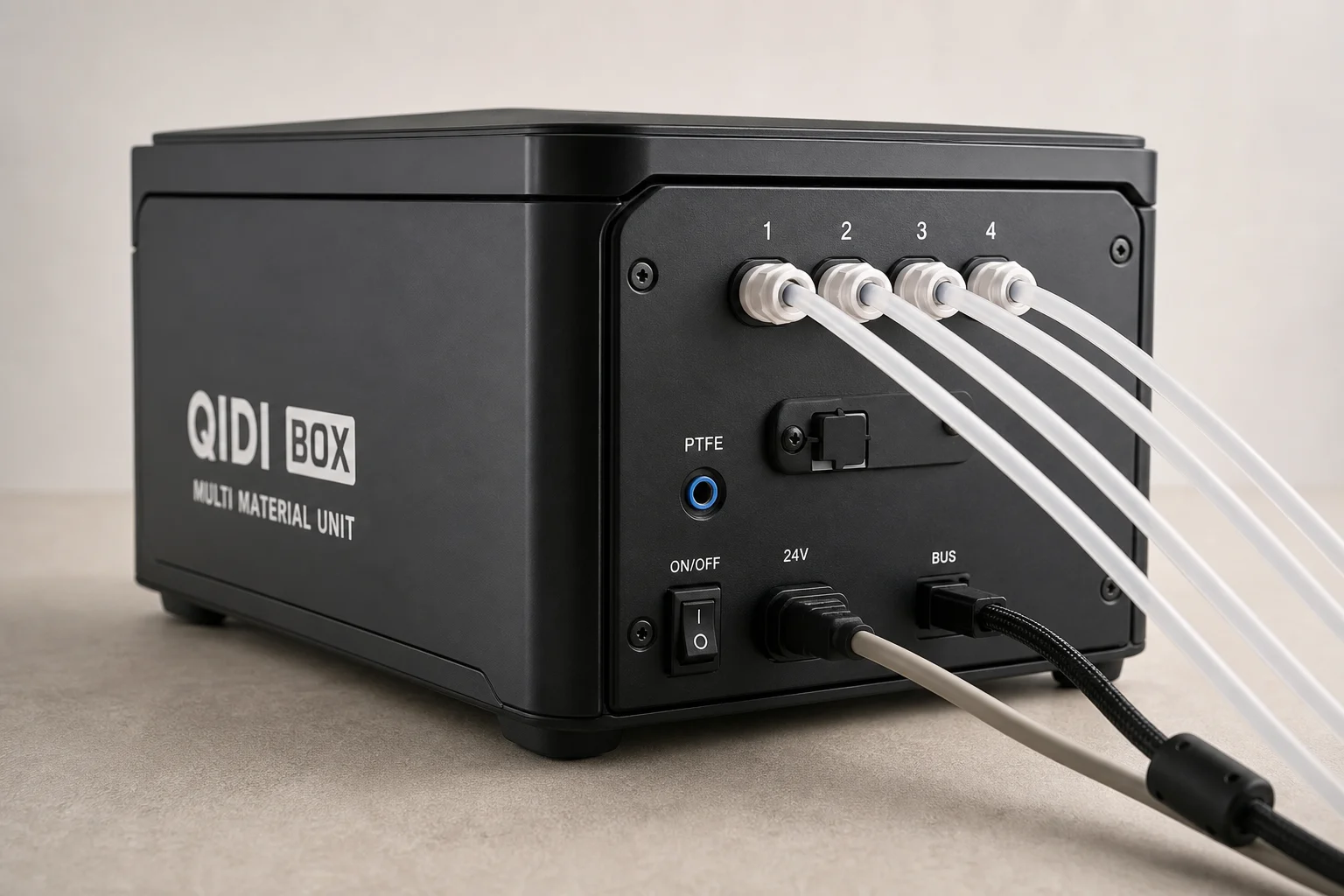 Unité multimatière Qidi Box avec tubes PTFE et connexions du hub visibles