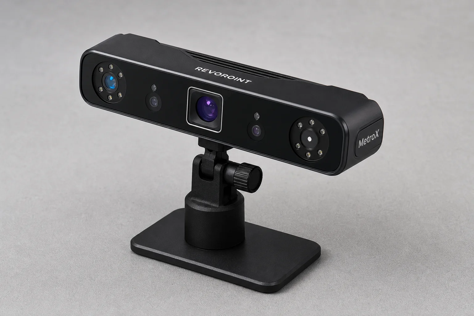 Nine 3D-Scanner auf einer grauen Oberfläche, die Laser-, Infrarot- und Streifenlichtmodelle zeigen