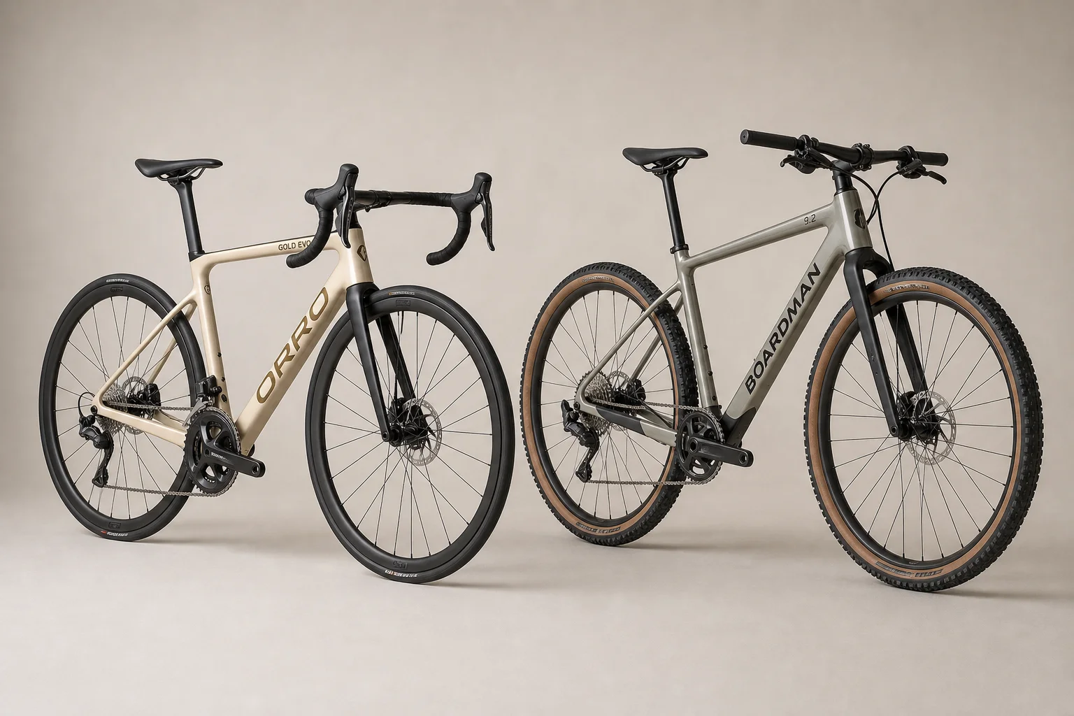 La bici da corsa 2025 Orro Gold Evo e la gravel bike 2025 Boardman ADV 9.2 affiancate