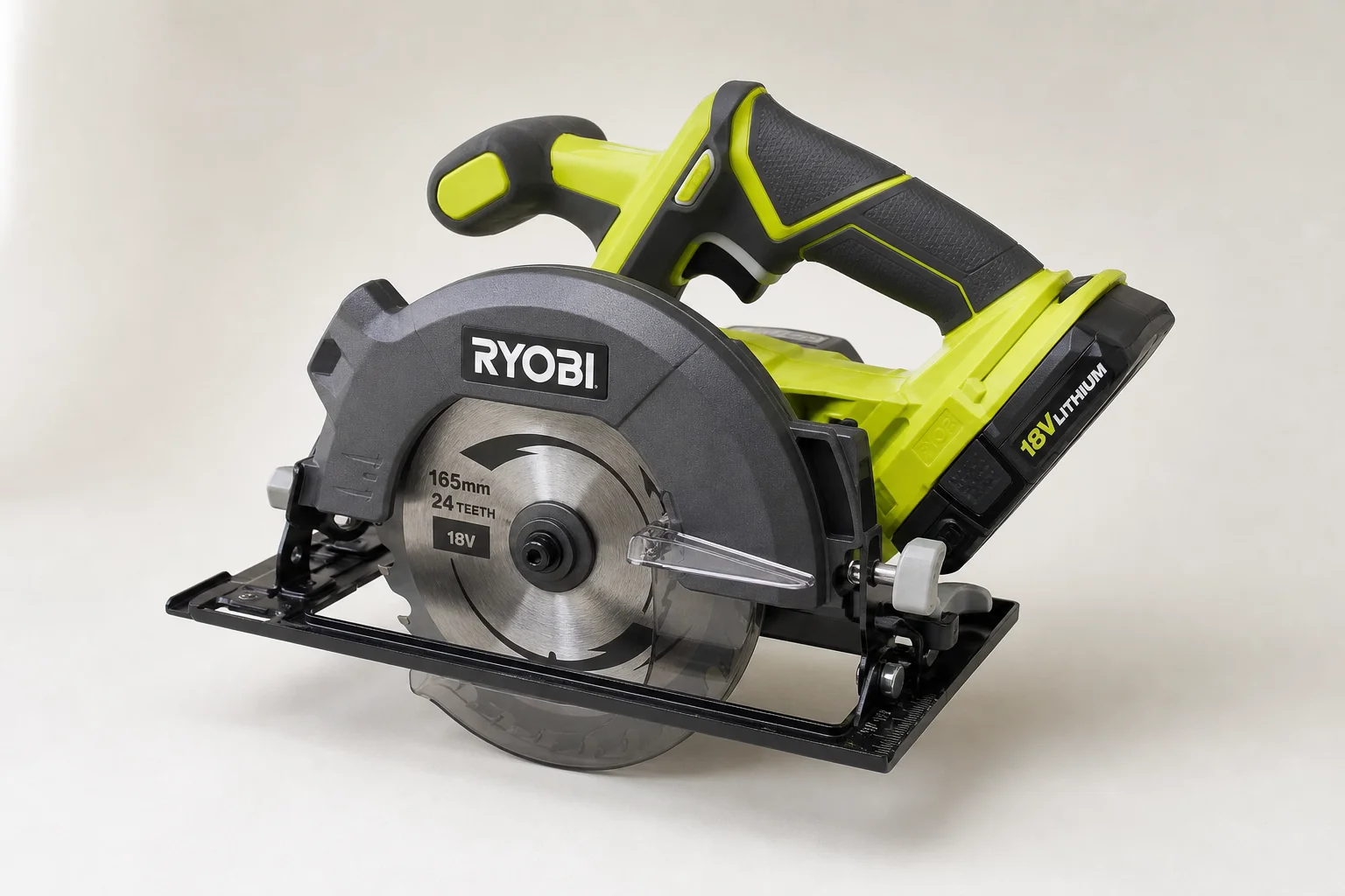 Herramientas inalámbricas Ryobi 18V One+ dispuestas sobre una superficie de concreto
