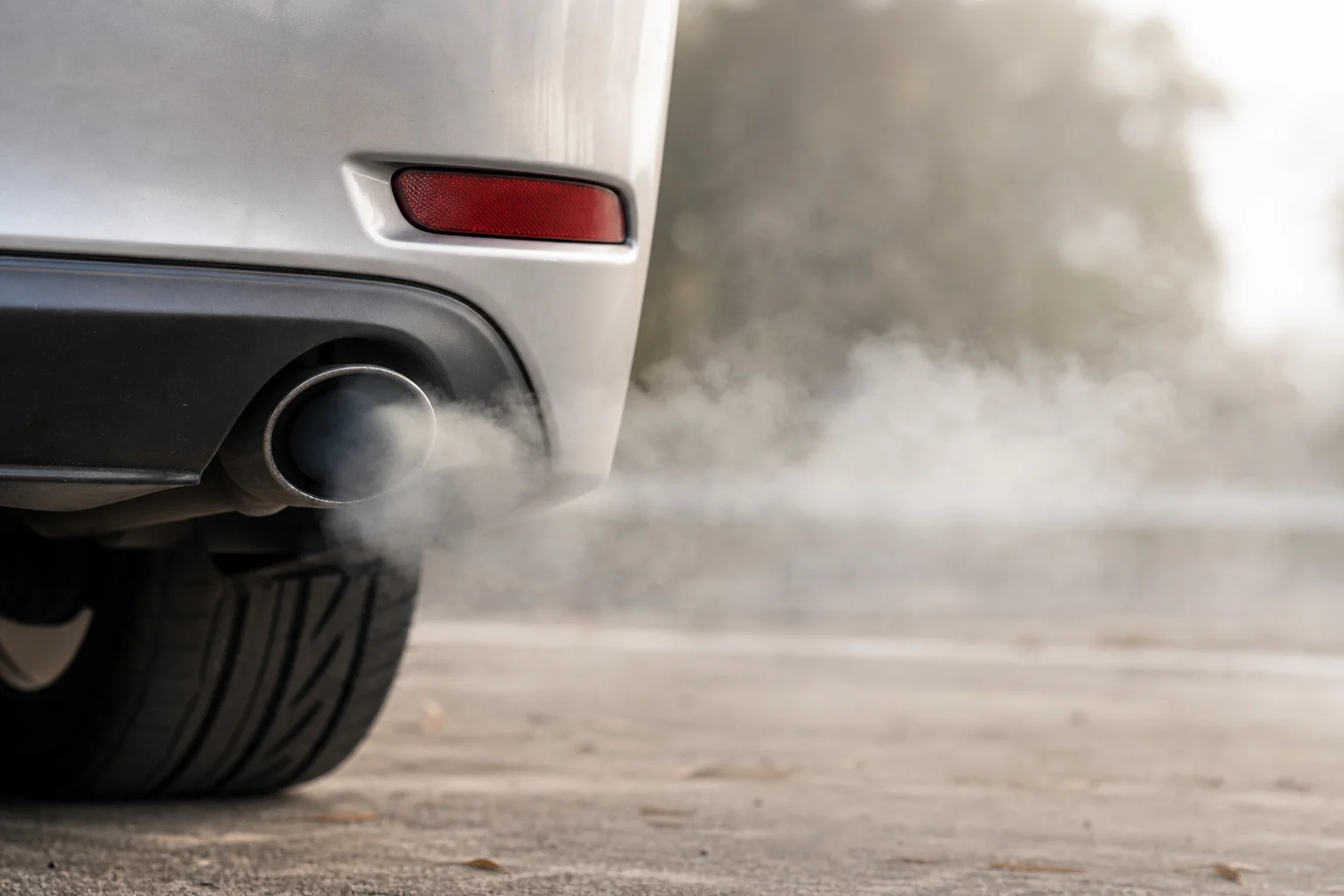 Fumo di scarico visibile durante il trattamento del motore con Sea Foam