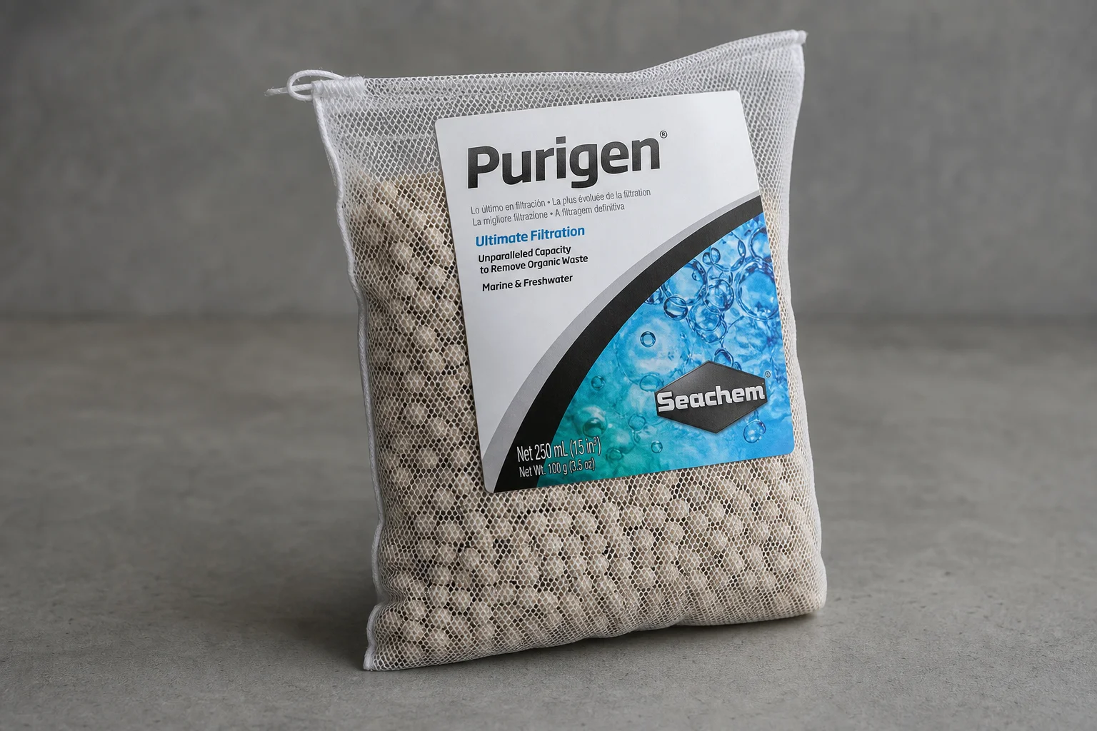 Fluval FX6 ytterfilter med synliga interna filterkorgar på en grå yta