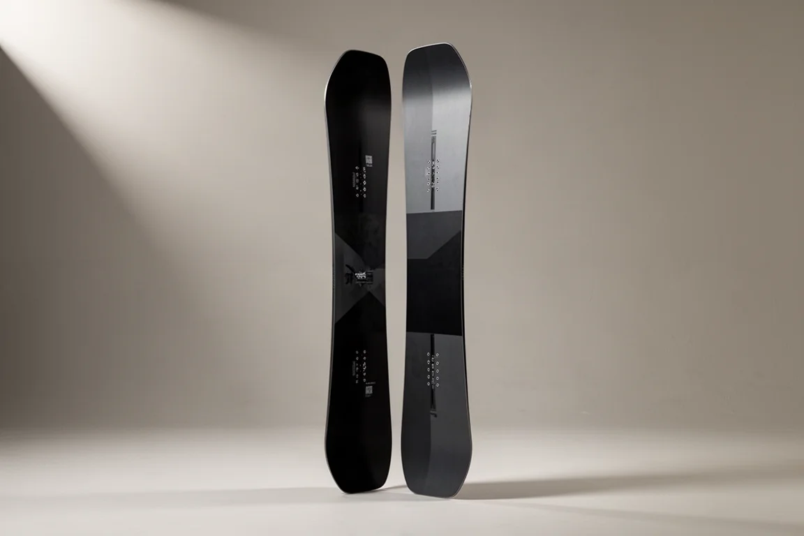 Recenzja snowboardu Season Kin: zabawowa deska all-mountain freestyle – zdjęcie główne