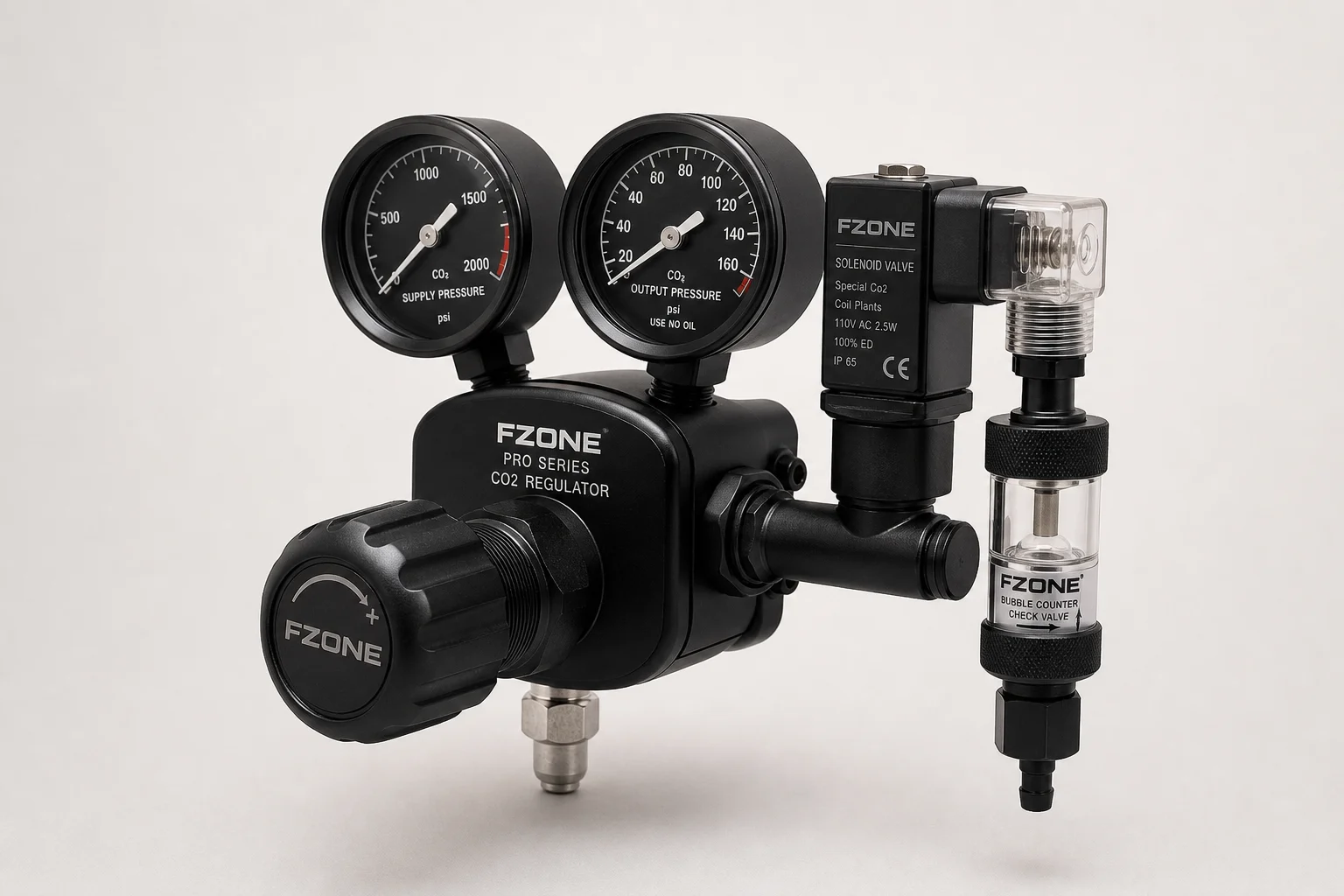 Fzone Pro 系列雙級 CO2 調壓器，配備壓力錶與電磁閥