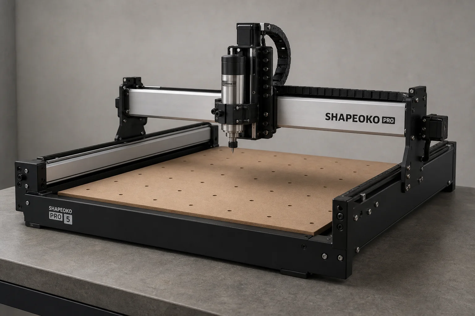 Carbide 3D、NextWave CNC、Onefinityの6台のCNCマシンが並んでいる様子