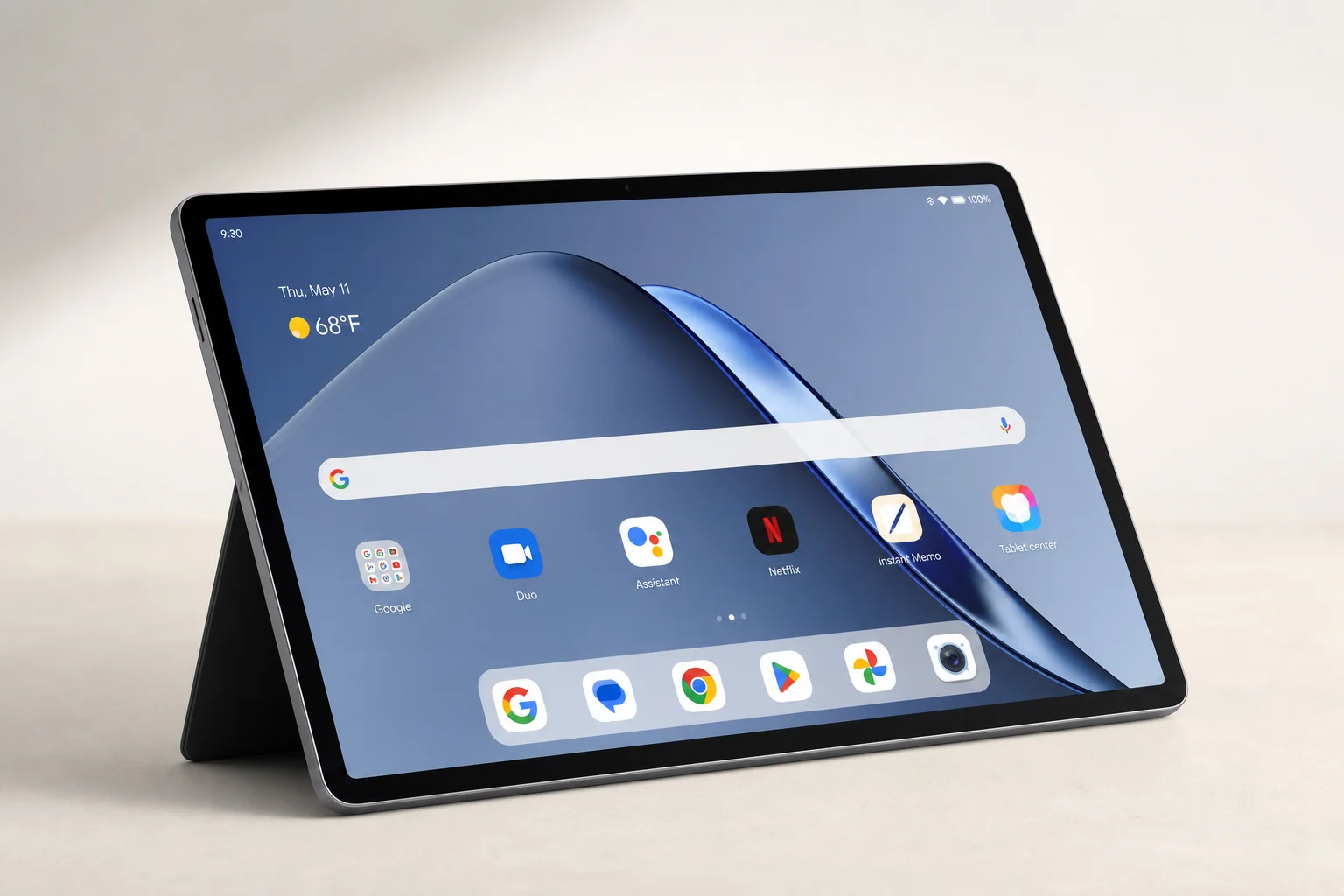 Una collezione di display portatili su una superficie in cemento che mostrano diversi fattori di forma.