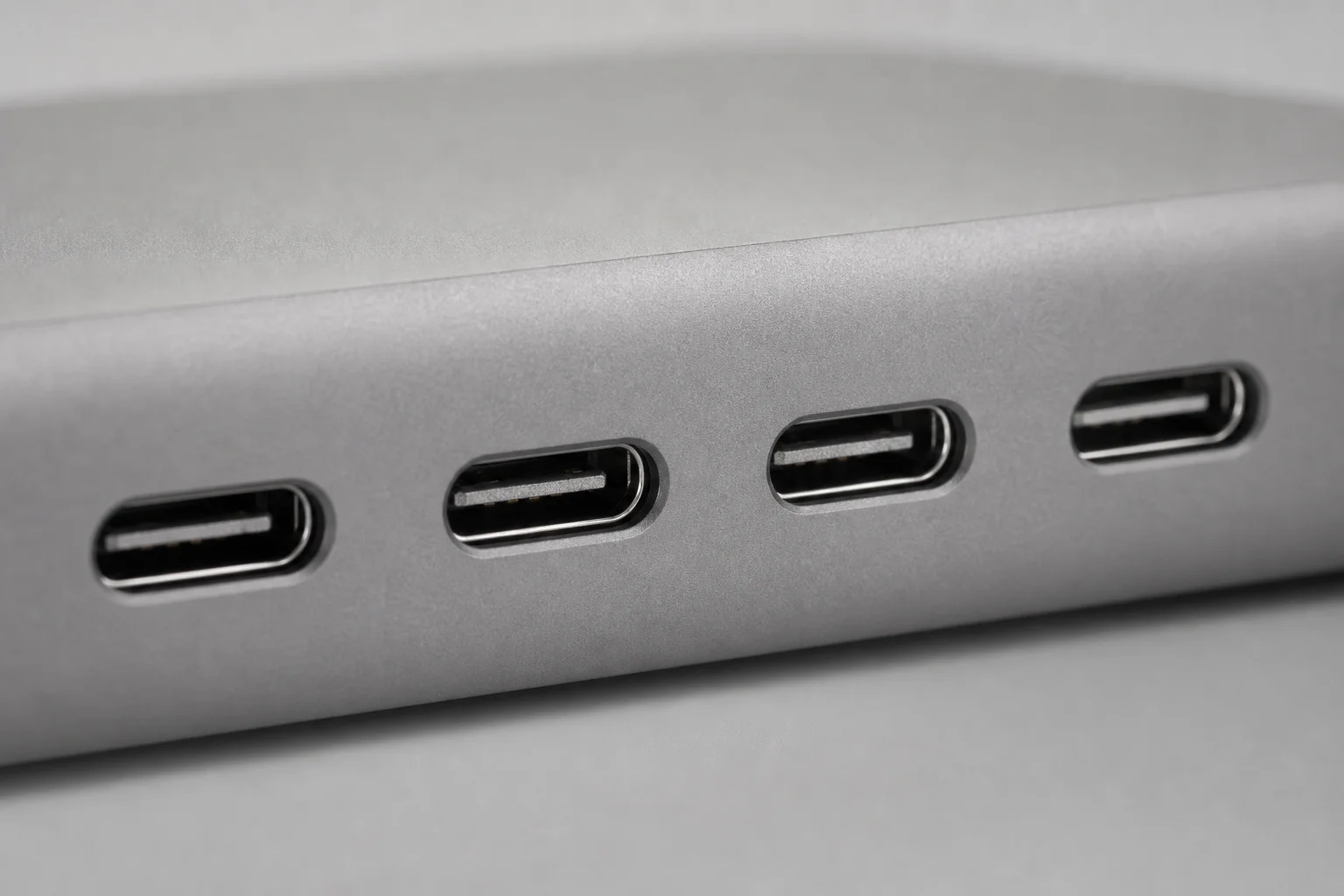 Nahaufnahme der Thunderbolt 5 Anschlüsse an einer Dockingstation