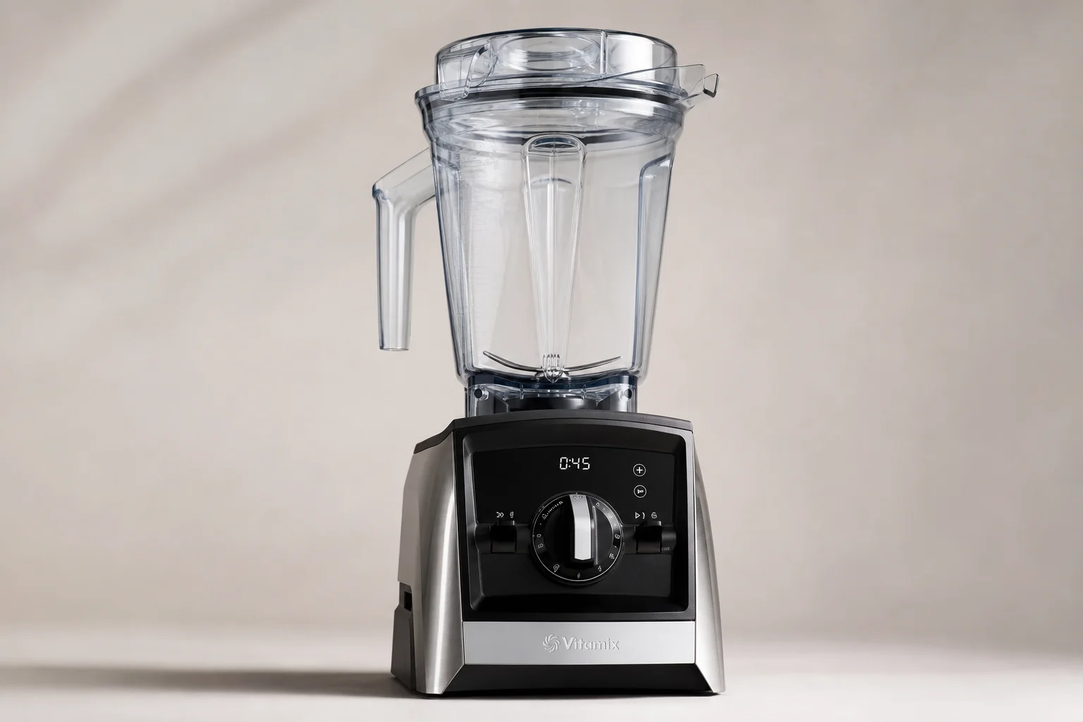 Fünf Blender auf neutralem Hintergrund: Magic Bullet, Ninja BN701, Vitamix A3500, Cleanblend und Vitamix 5200