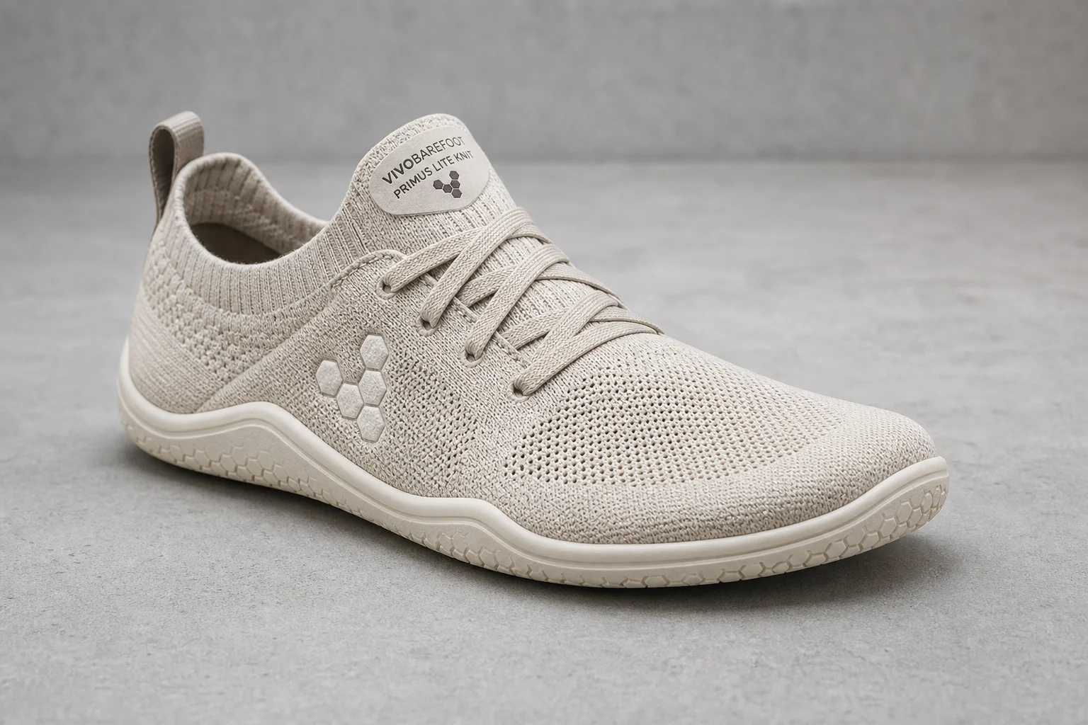 Sammlung von fünf verschiedenen Schuhtypen, die Barfuß-, Minimal-, Nullsprengung- und fußgerechte Designs zeigen
